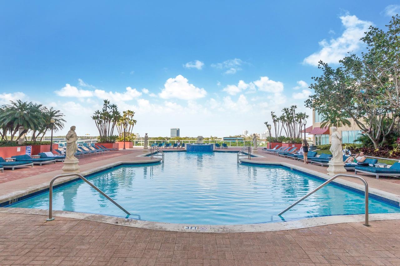 Global Luxury Suites In Sunny Isles Doral Bilik gambar